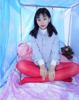 衣袖红镶边